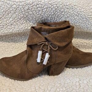 Not Rated Tan Soset Fold-Over Cuff Heeled Booties - Size 8 - NWOT
